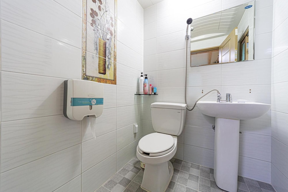 Basic Room, 1 Bedroom (Rosemary) - Photo 8