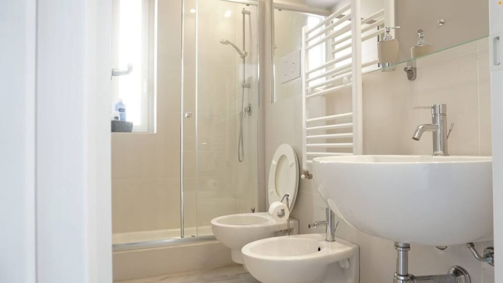 Premium Double Room, Ensuite - Photo 3