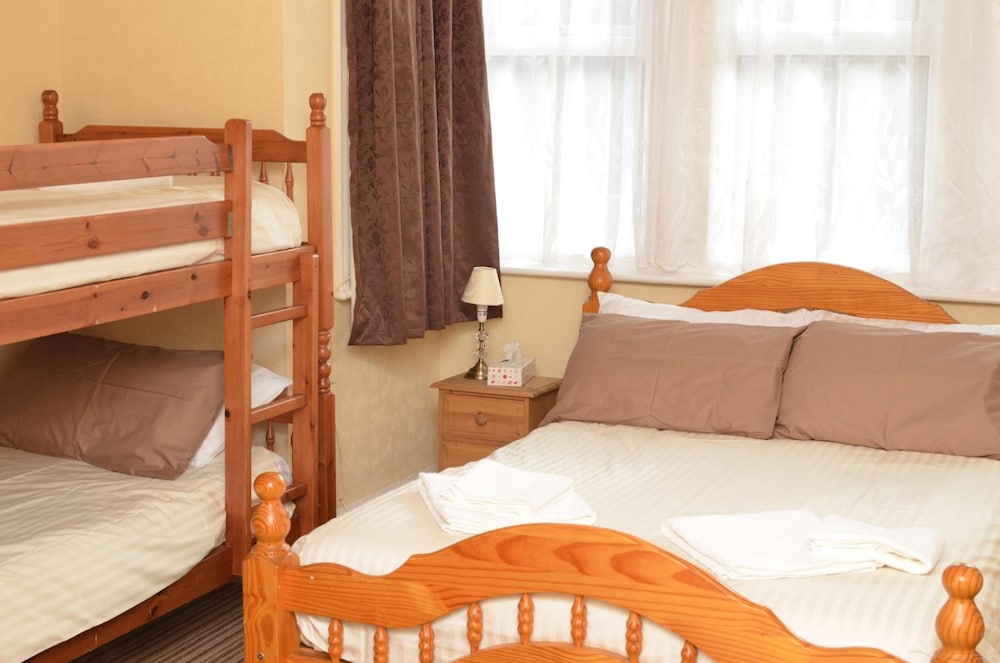 Family Room, Multiple Beds, Non Smoking photo 3