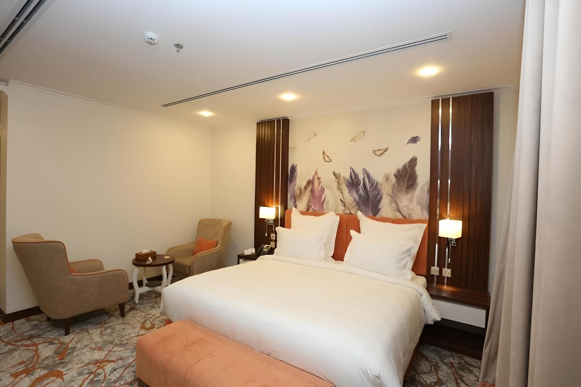 Deluxe King Room photo 1