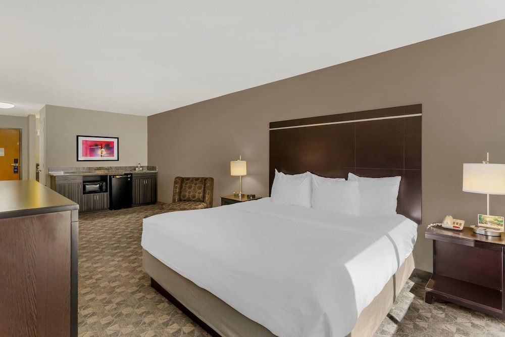 Room, 1 King Bed, Non Smoking (Efficiency) - Photo 2