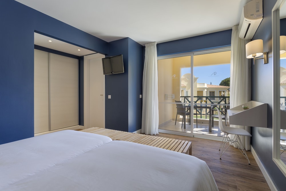 Central Twin Room ( 2 adultos) photo 3