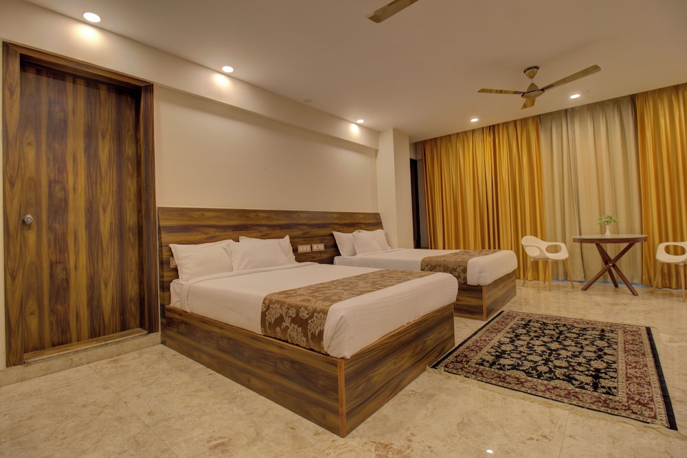 Family Double Room, 2 Queen Beds, City View - Photo 5