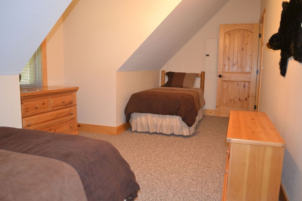 Luxury Cabin, 3 Bedrooms, Kitchen, Mountain View photo 1