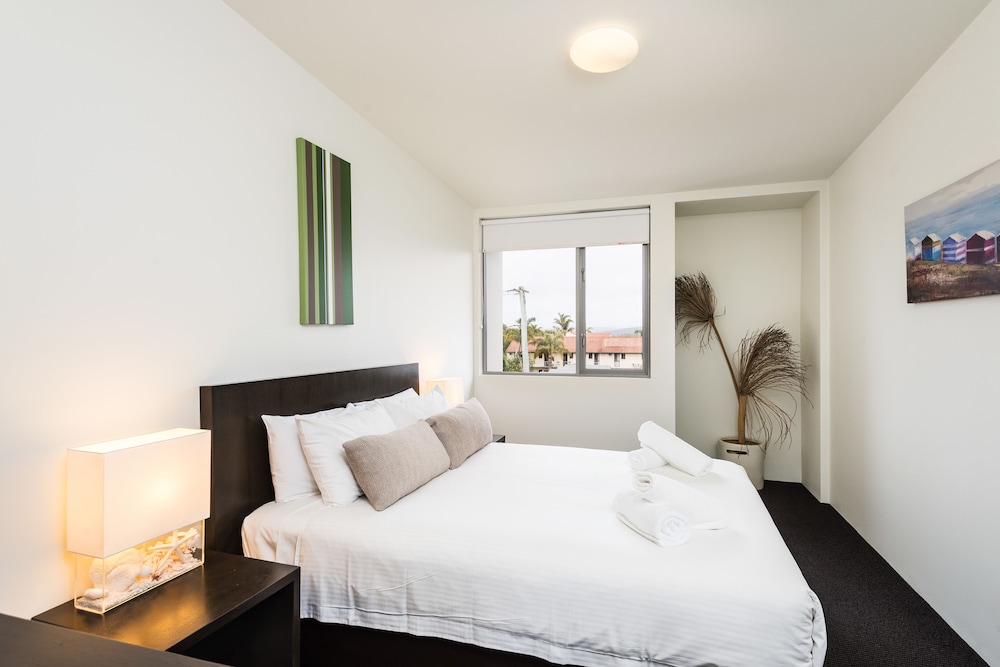 Two Bedroom Poolview Apartment - Photo 1