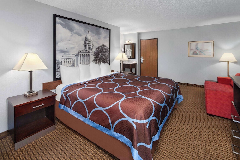 Comfort Suite, 1 King Bed, Non Smoking photo 2