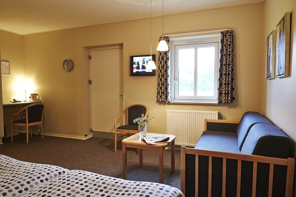 Comfort Quadruple Room, 1 King Bed with Sofa bed photo 2