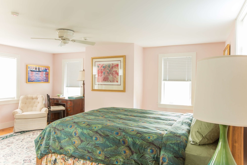 Standard Room, 1 Queen Bed, Non Smoking photo 1