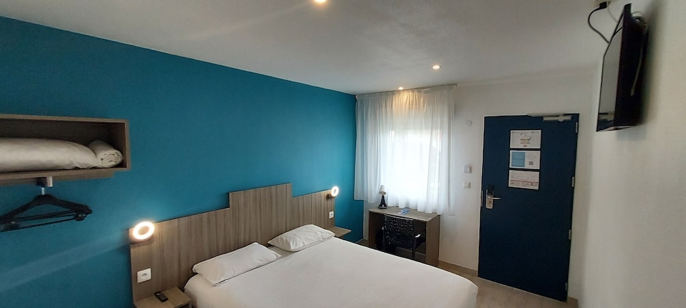 Standard Double Room - Photo 10