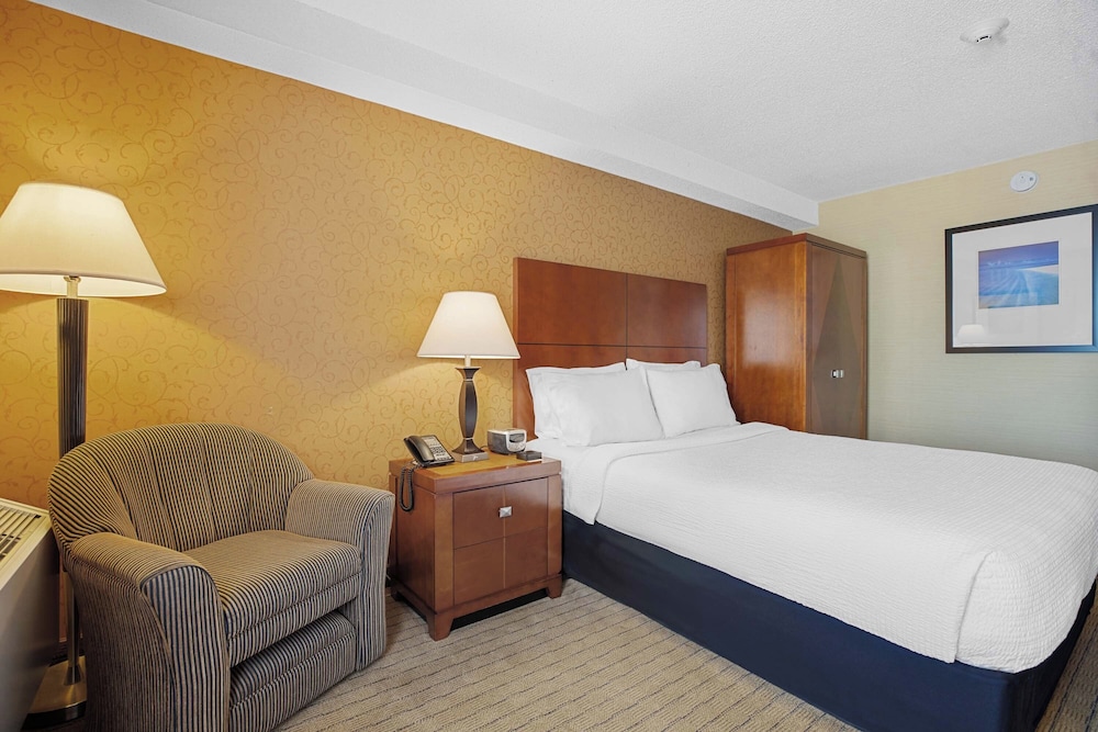 Standard Room, 1 Queen Bed, Non Smoking photo 2