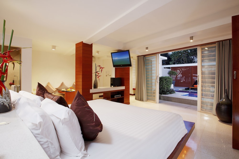 Beachfront Grand Pool Villa - Free Daily Minibar - Photo 2
