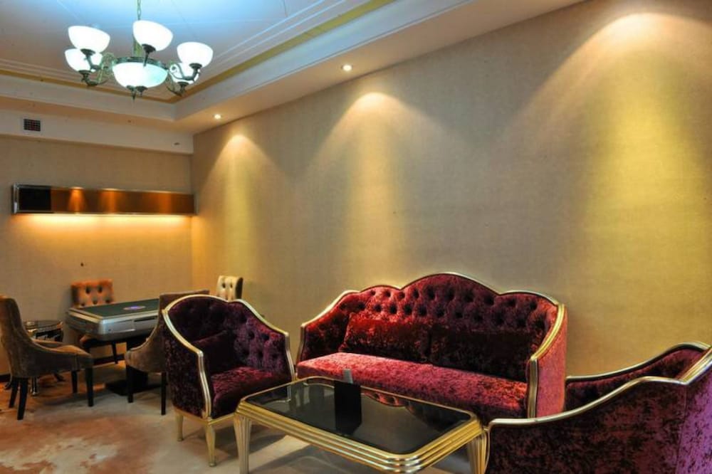 Deluxe Suite With Queen Bed photo 1