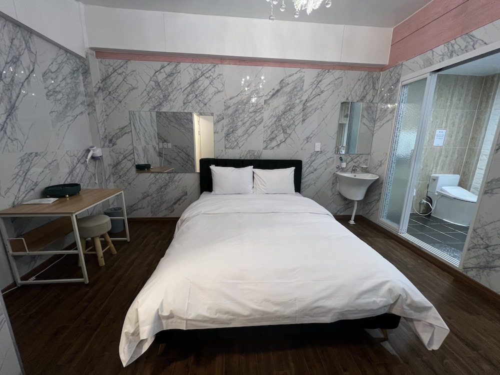 Premium Double Room - Photo 2