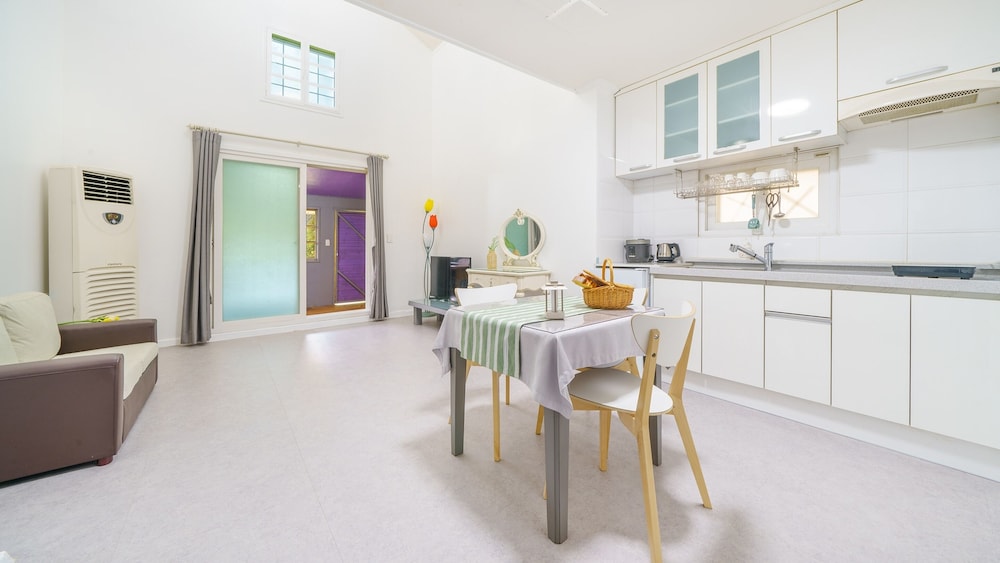 Basic Room, 1 Bedroom (saffron) photo 3