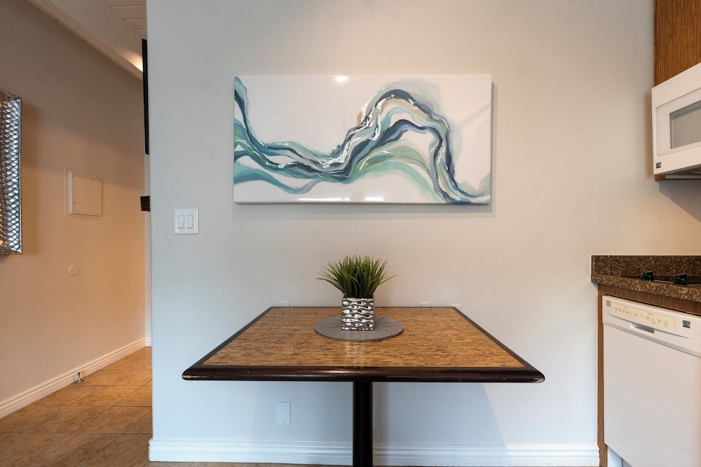 Standard Studio, 1 Queen Bed - Photo 7