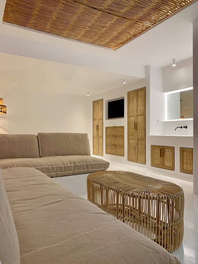 Deluxe Double Room - Photo 11