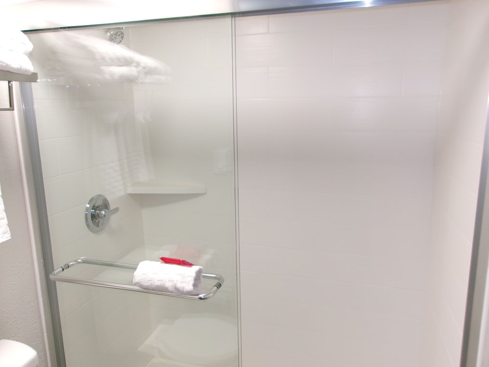 Standard Room, 2 Queen Beds, Non Smoking, Refrigerator & Microwave - Photo 6