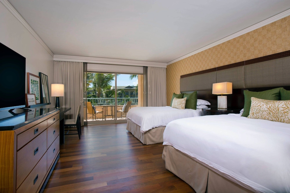 Deluxe Room, 2 Queen Beds, Lanai, Resort View - Photo 1