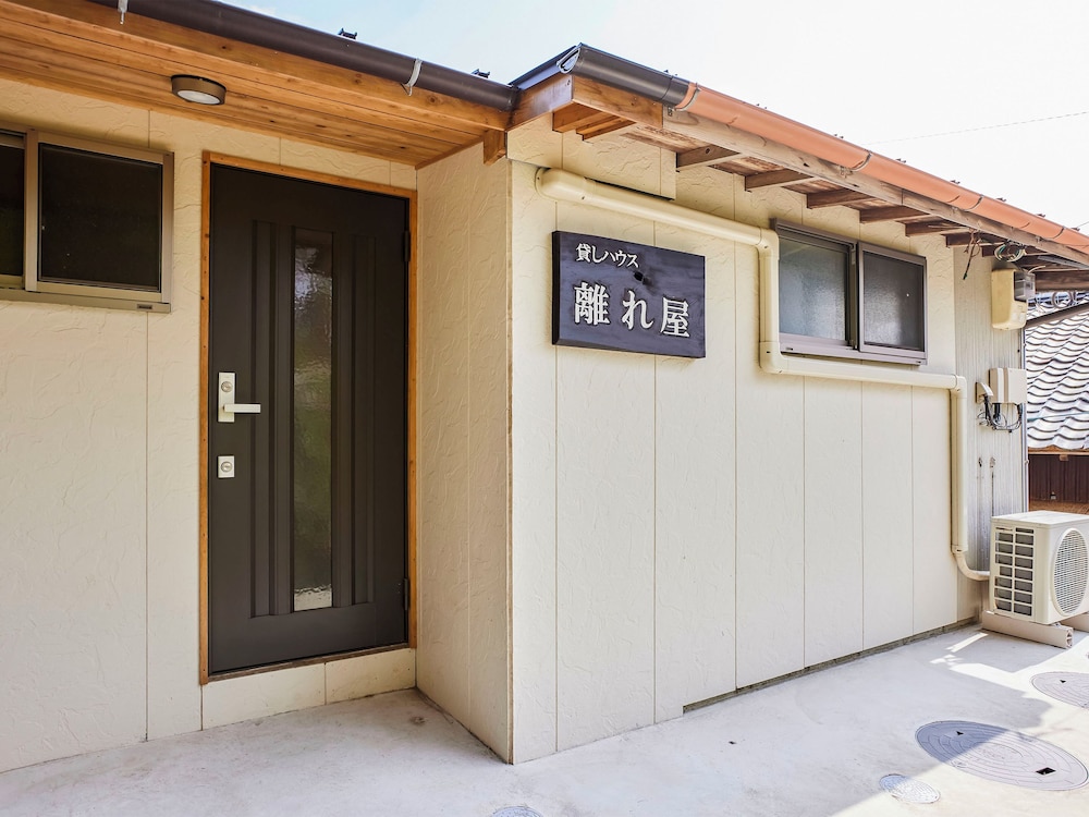 Basic House photo 1