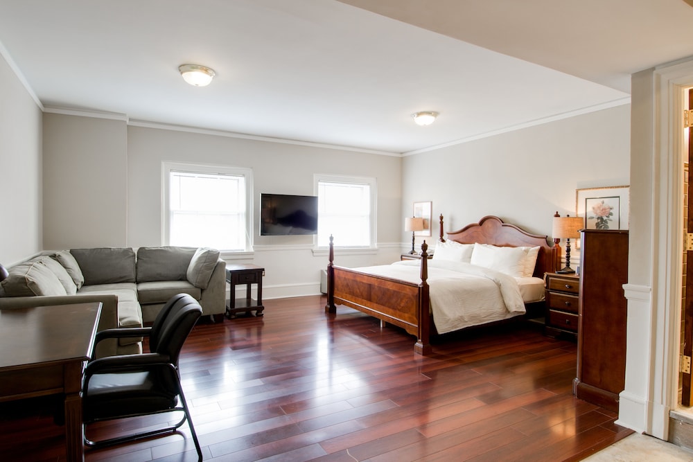 Deluxe Suite, 1 King Bed, Non Smoking