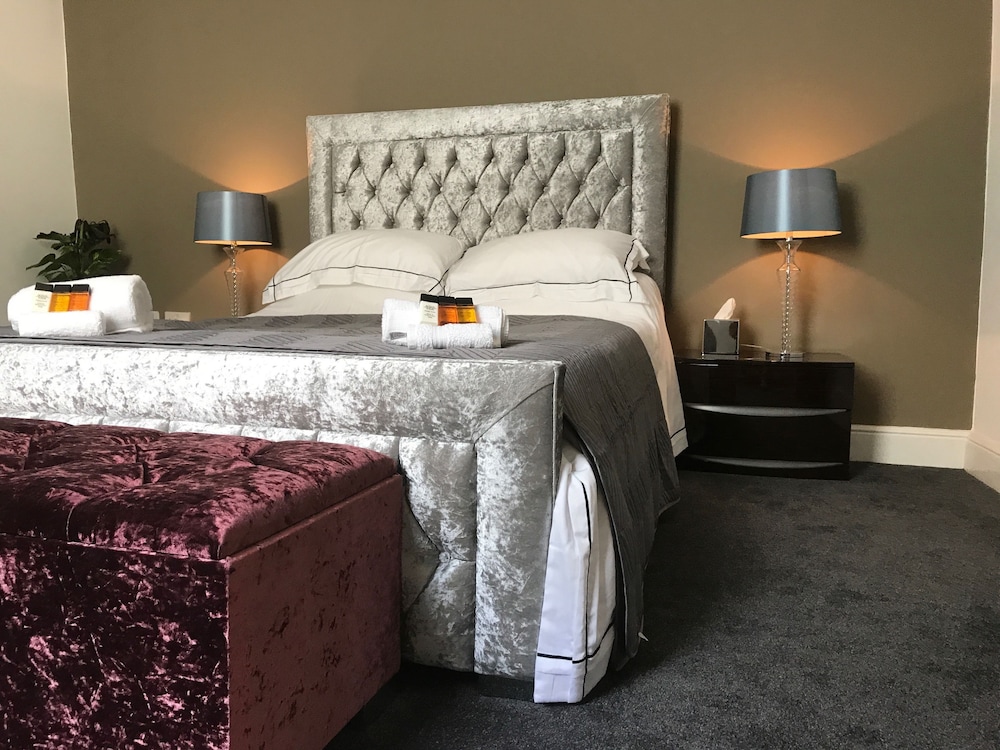 Exclusive Apartment, 1 King Bed with Sofa bed, Kitchen photo 3