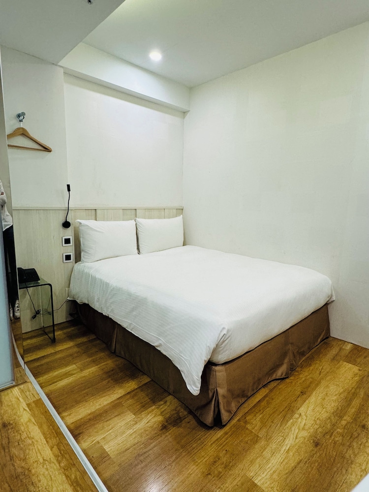 Classic Double Room (No Window) photo 2