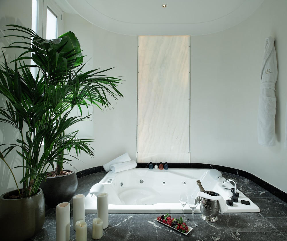 Suite (Private SPA  Separate Building) photo 1
