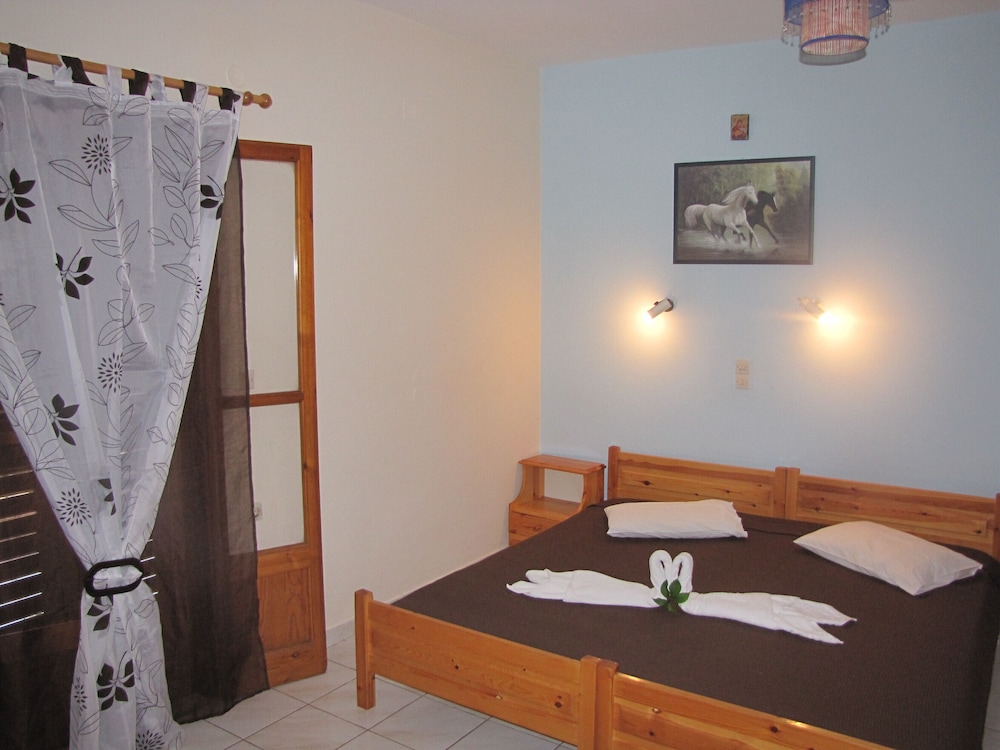 Double Room (4)