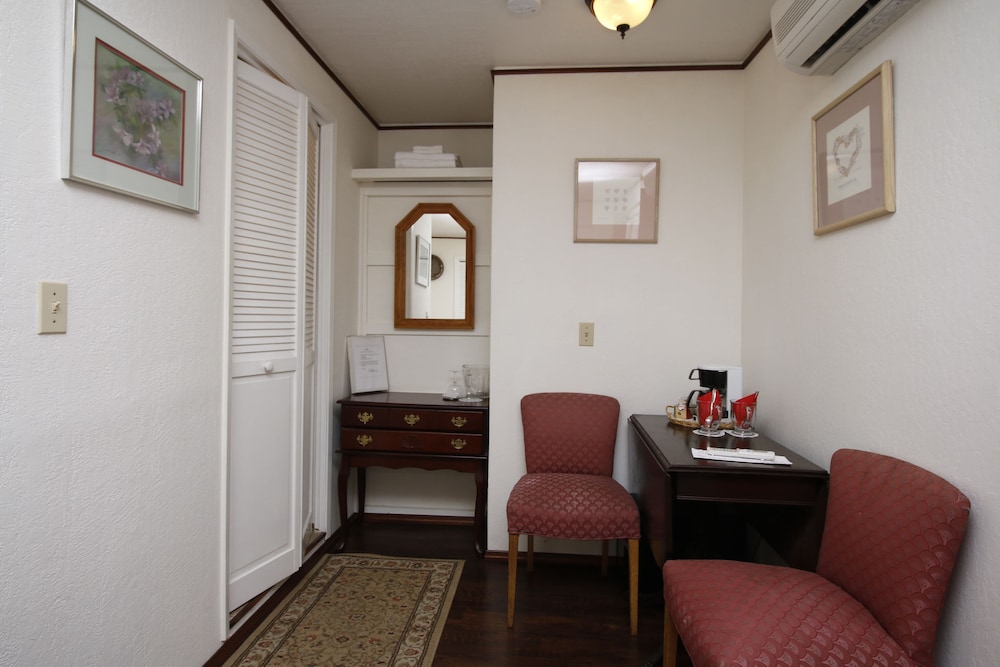 Prospector Room - Pet Friendly photo 2