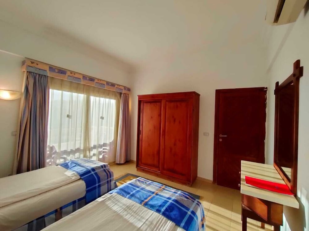 Junior Suite, 1 Bedroom, Non Smoking, Pool View photo 3