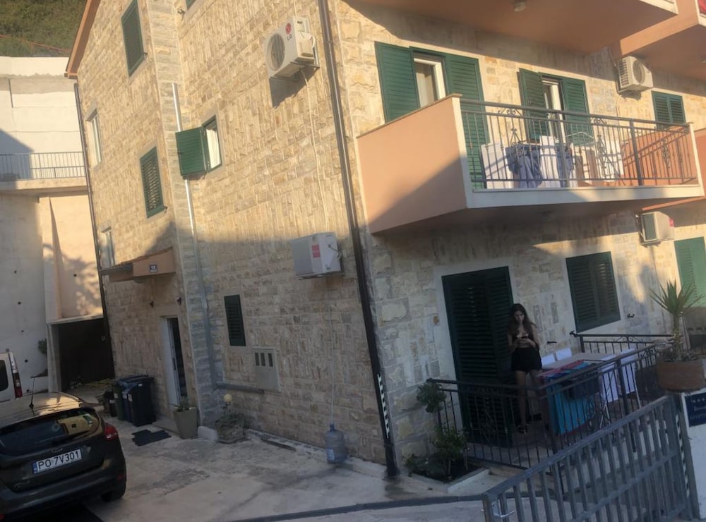 Apartment (One Bedroom Apartment with Terarce an)