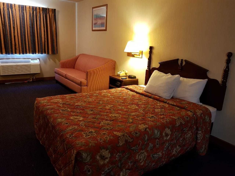 Suite, 1 Queen Bed with Sofa bed, Non Smoking photo 1