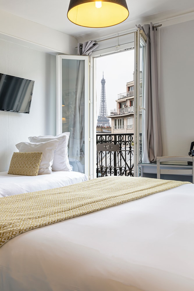 Double Room, Eiffel Tower View photo 3