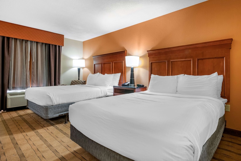 Suite, 2 Queen Beds, Non Smoking (with Sofabed) photo 1