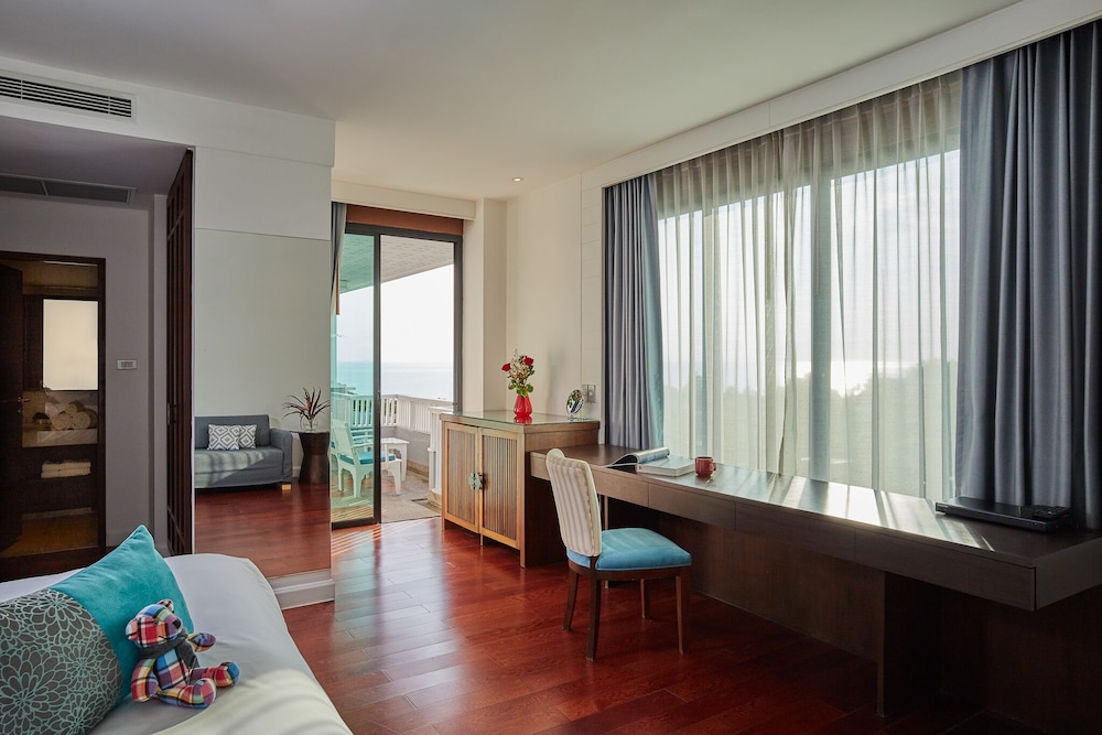 Mini Suite Sea & Horizon Balcony photo 3