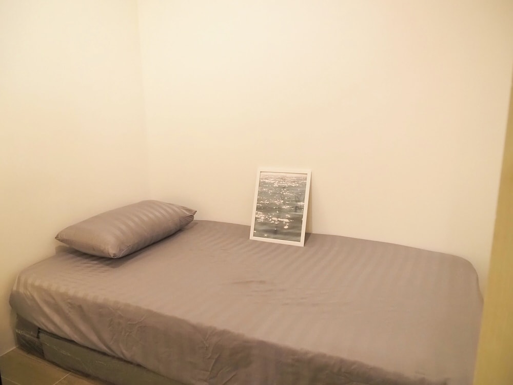 Single Room with Shared Bathroom photo 1