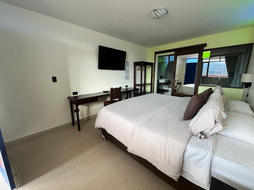 Luxury Double Room, 1 King Bed photo 3
