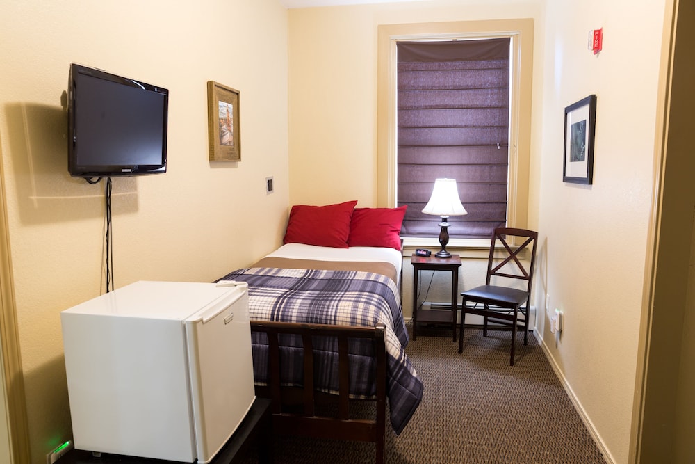 Economy Room, 1 Twin Bed, Refrigerator, City View
