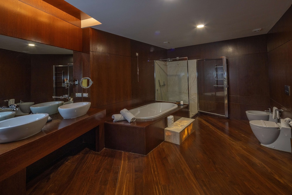 Spa Suite (+16 Only) - Photo 6