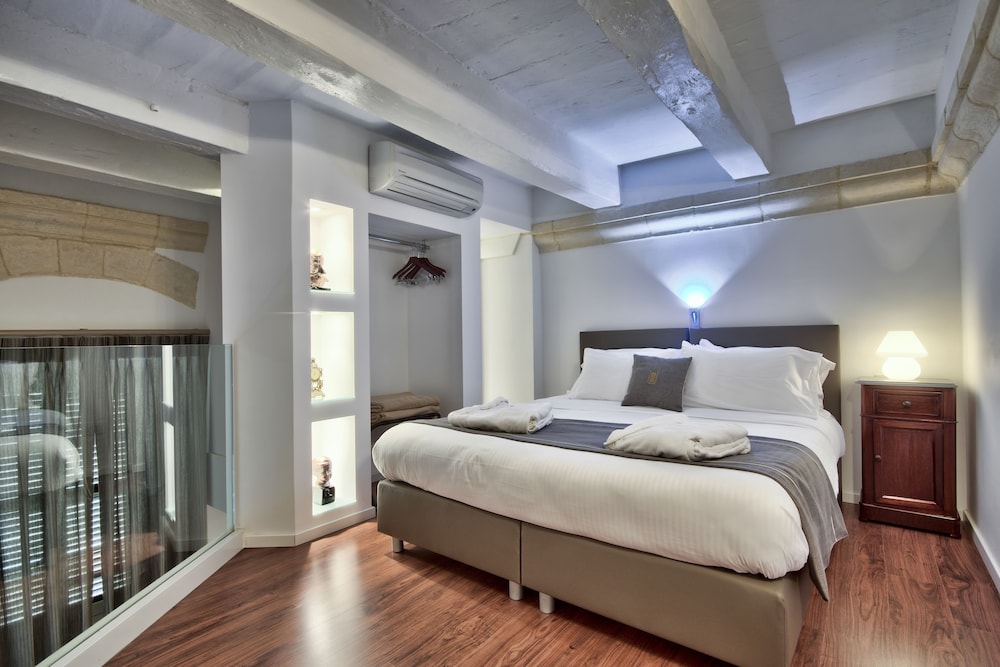 Deluxe Duplex, City View, Annex Building