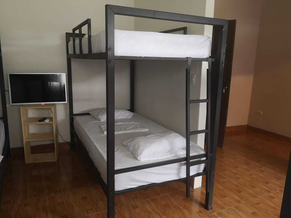 Family Room, Mixed Dorm (8 Beds) photo 1