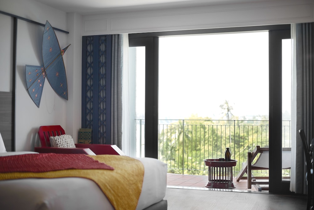 Panoramic Room