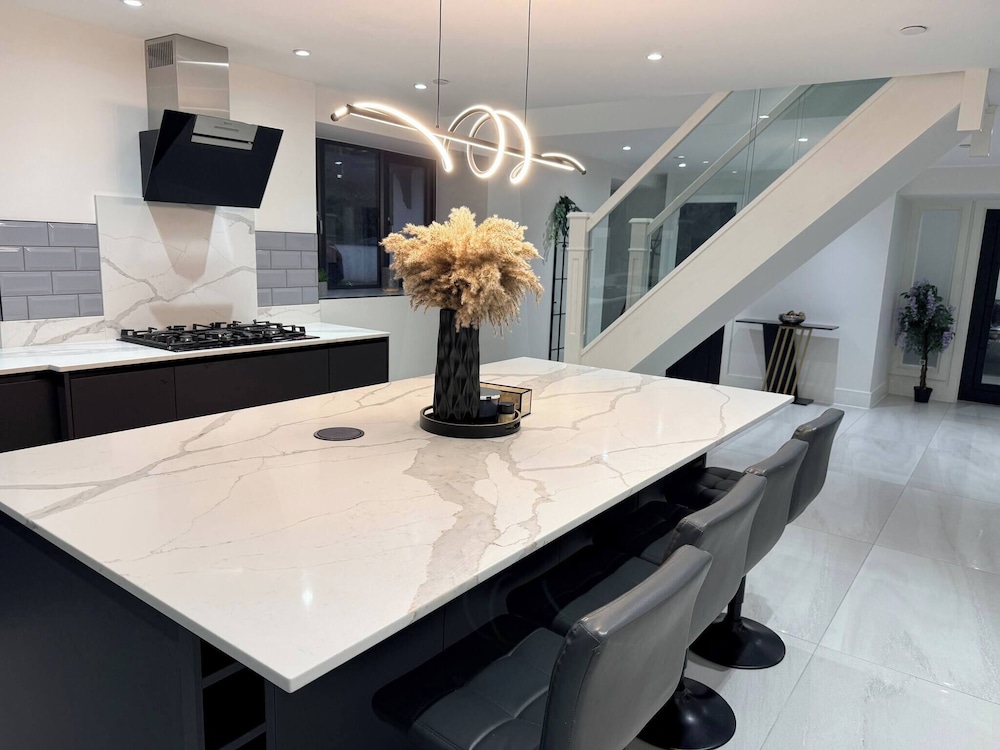 Luxury Home 5 Bedroom 3 Bathroom Games Room Parking, Foto 38