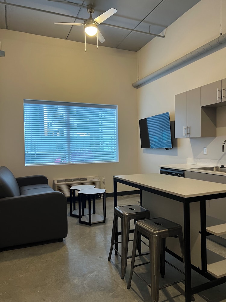 Comfort Condo, 1 Bedroom, Kitchen, City View