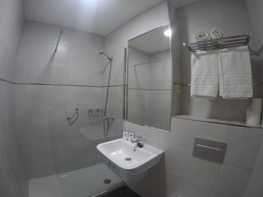 Quadruple Room, Private Bathroom - Photo 14