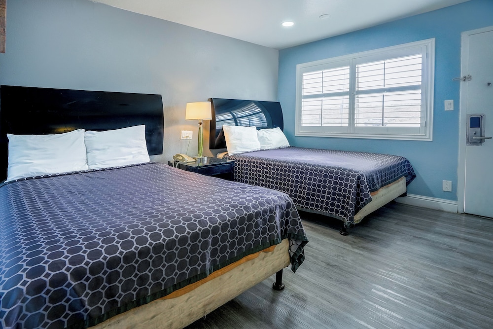 2 Full Beds Accessible Non - Smoking photo 3