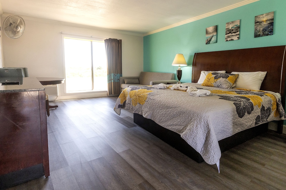Comfort Suite, 1 King Bed with Sofa bed, Non Smoking