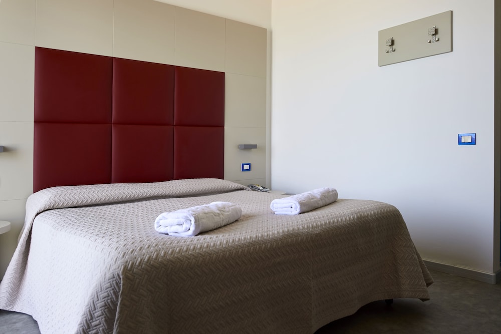 Deluxe Double or Twin Room, Sea View - Photo 3