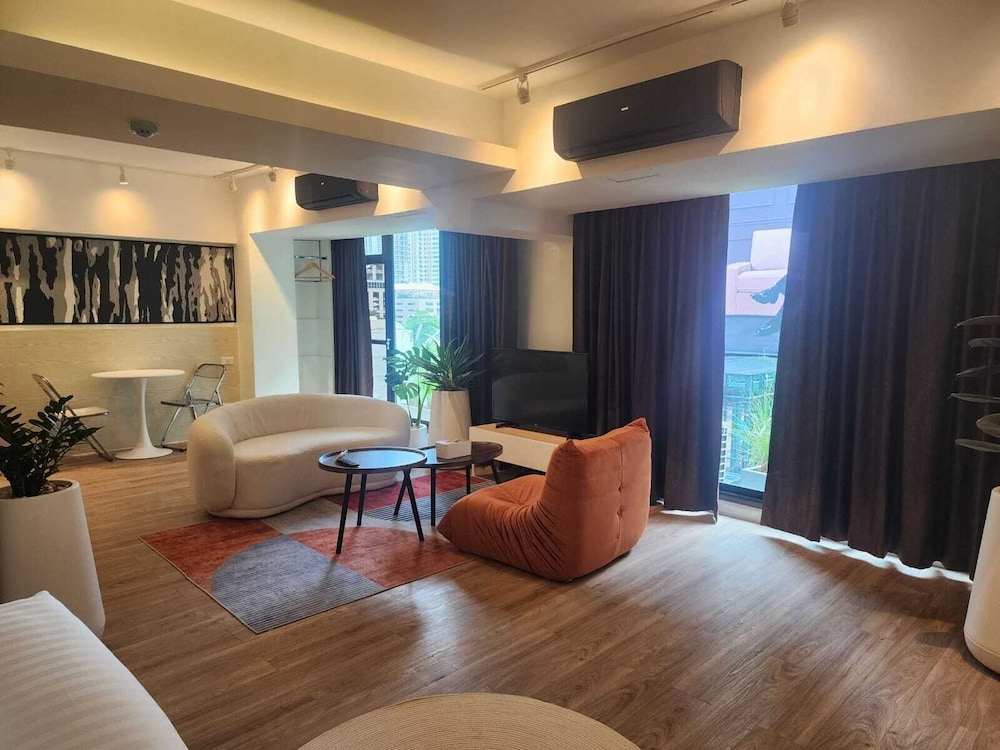 Luxury Quadruple Room, City View photo 3