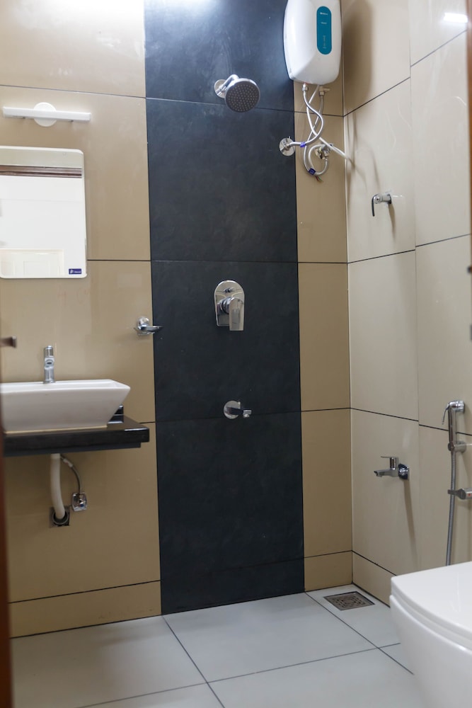 Deluxe Double Room, 1 Double Bed, Courtyard View photo 3